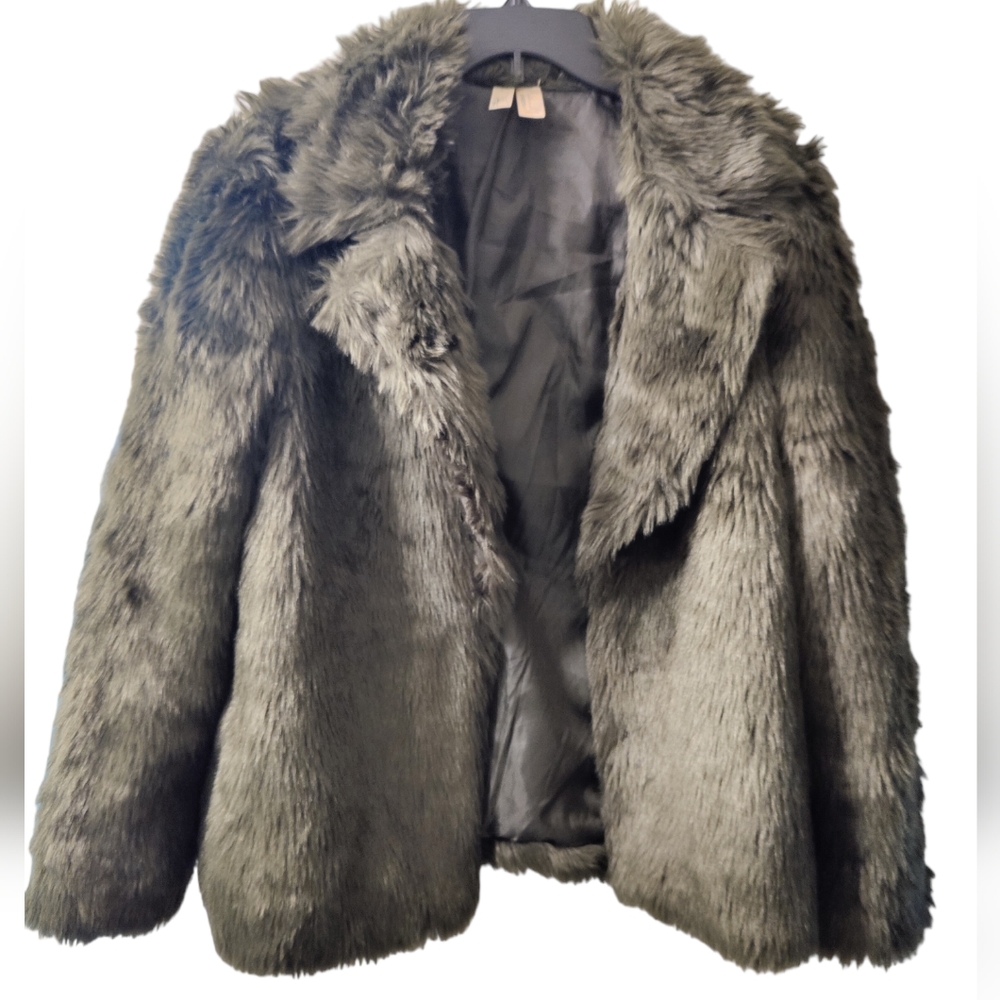 Forever 21 Olive Green Faux Fur Coat Size L